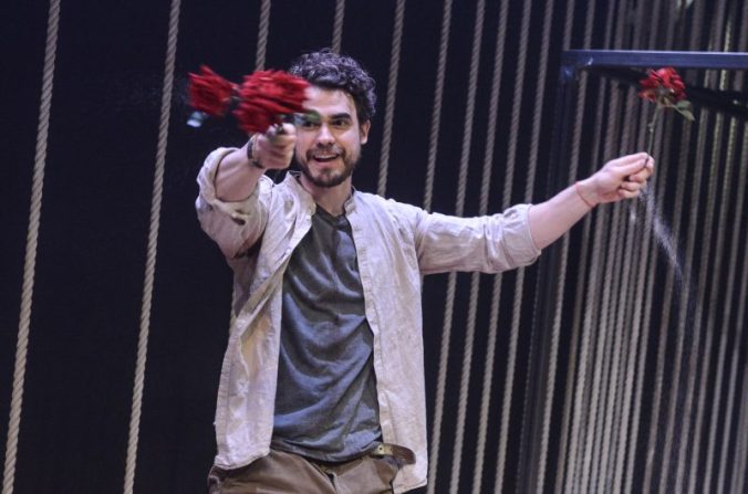 Simon-Haines-Max-Photography-by-Robert-Day-2-800x530